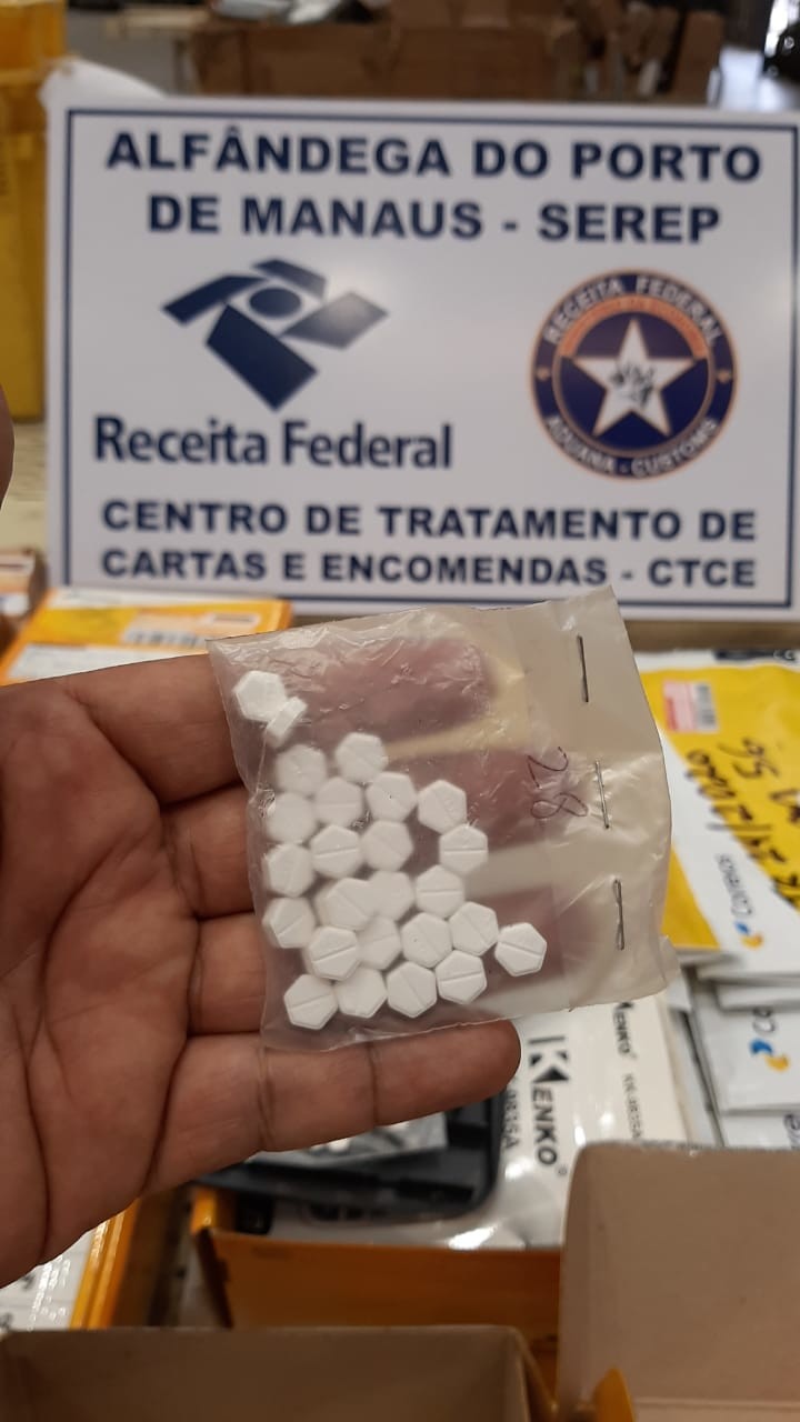 Analistas Tributários da Receita Federal atuam na apreensão de cytotec no CTCE de Manaus