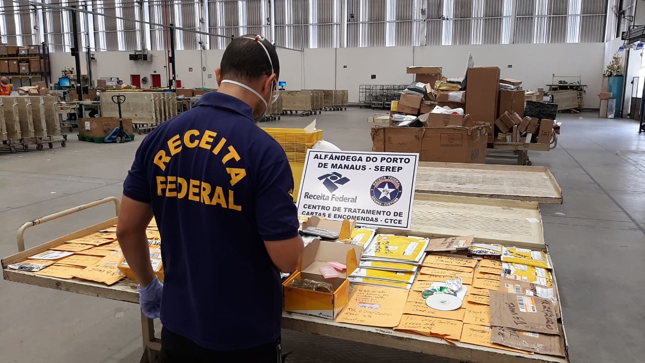 Analistas Tributários da Receita Federal atuam na apreensão de cytotec no CTCE de Manaus 11