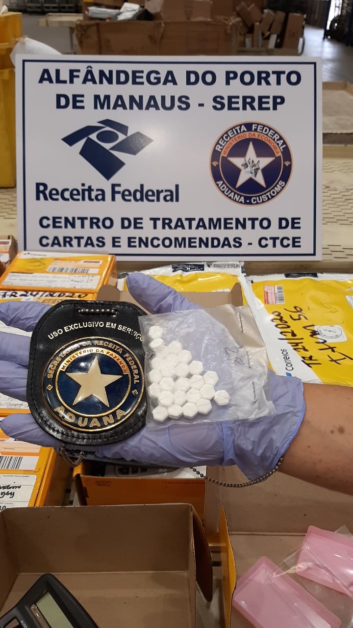 Analistas Tributários da Receita Federal atuam na apreensão de cytotec no CTCE de Manaus 12