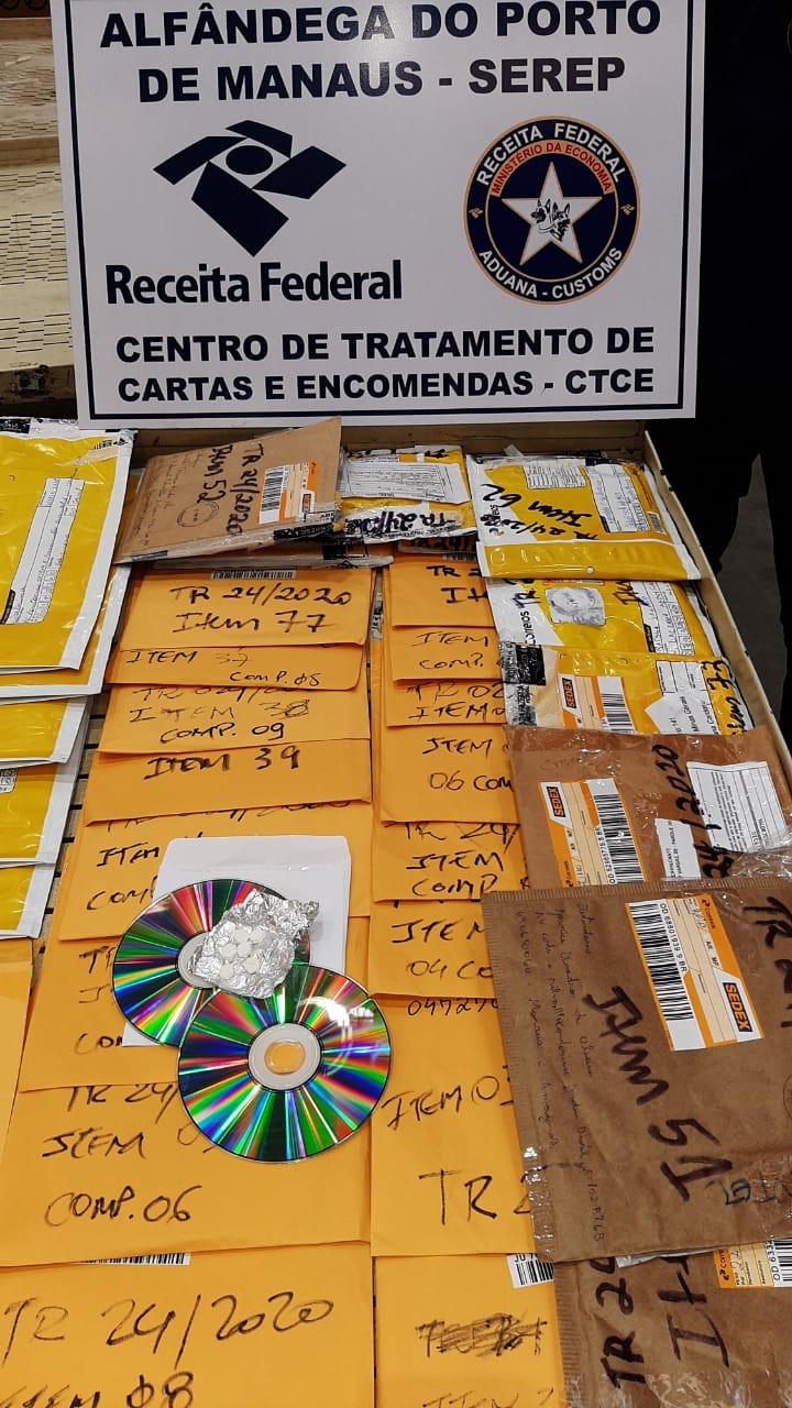 Analistas Tributários da Receita Federal atuam na apreensão de cytotec no CTCE de Manaus 2