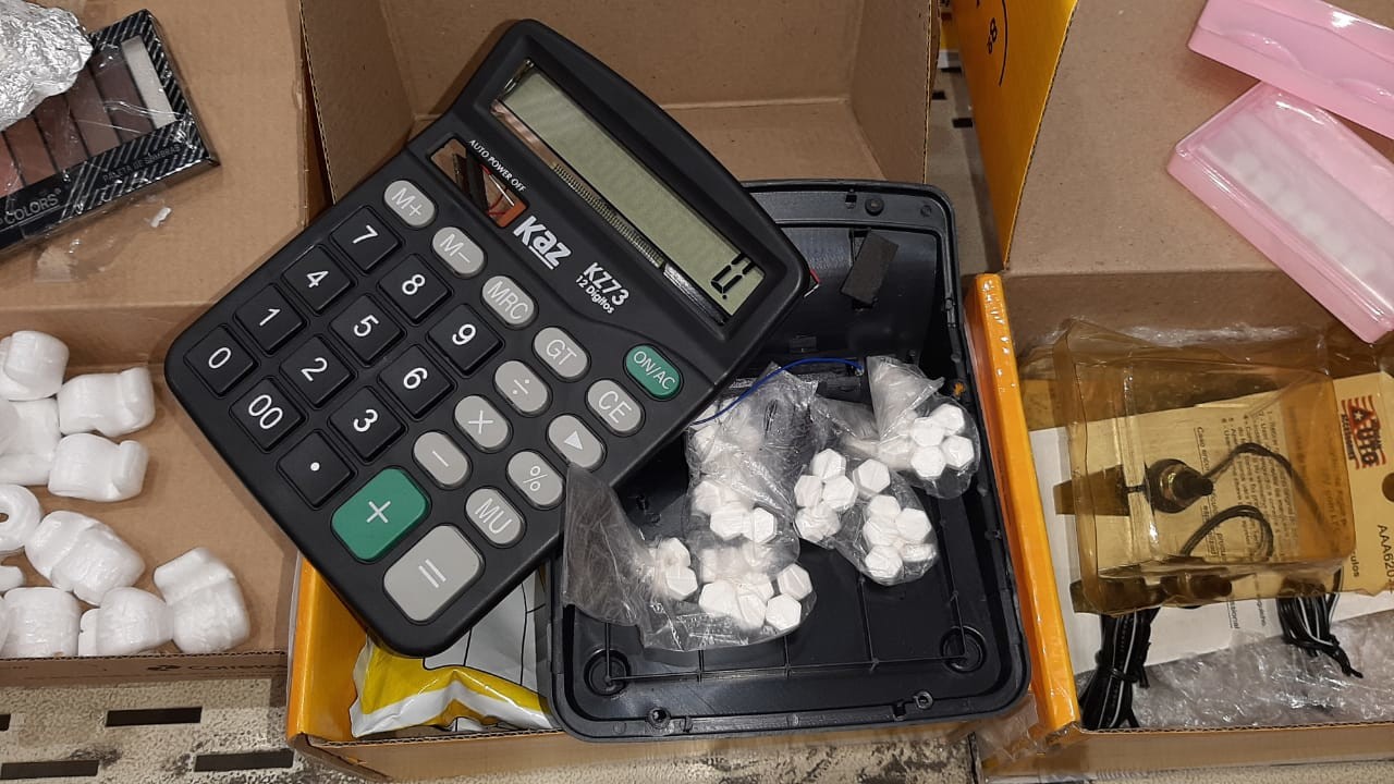 Analistas Tributários da Receita Federal atuam na apreensão de cytotec no CTCE de Manaus 4