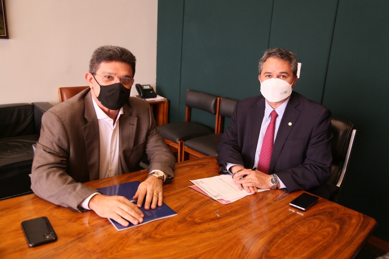Em reunião com o Sindireceita, líder do DEM na Câmara afirma ver dificuldades para aprovação da PEC 32