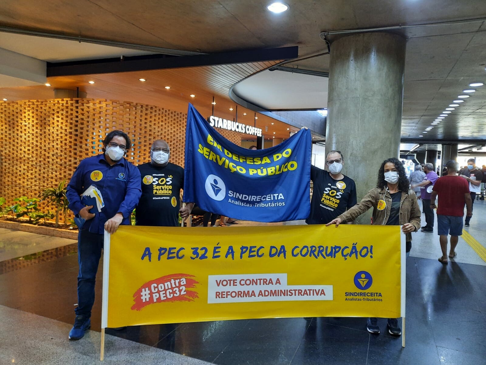 Diretoria do Sindireceita e Analistas-Tributários participam de mobilizações contra a PEC 32 em Brasília/DF