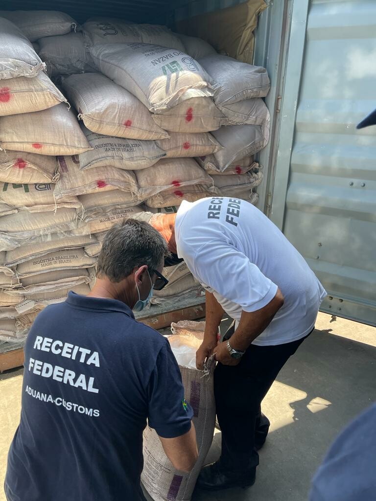 Analistas Tributários atuam na apreensão de mais de uma tonelada de cocaína no Porto de SantosSP 1