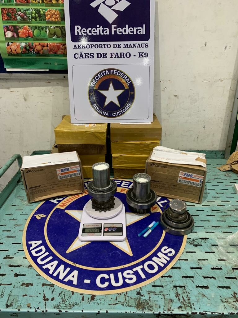 Analistas Tributários de Manaus atuam na apreensão de cocaína e skunk nos Correios 6