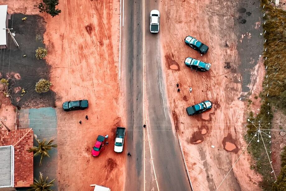 Analistas Tributários da Receita Federal atuam na apreensão de mais de R 20 milhões em mercadorias contrafeitas 77 veículos e R 214 toneladas de drogas irregulares 3