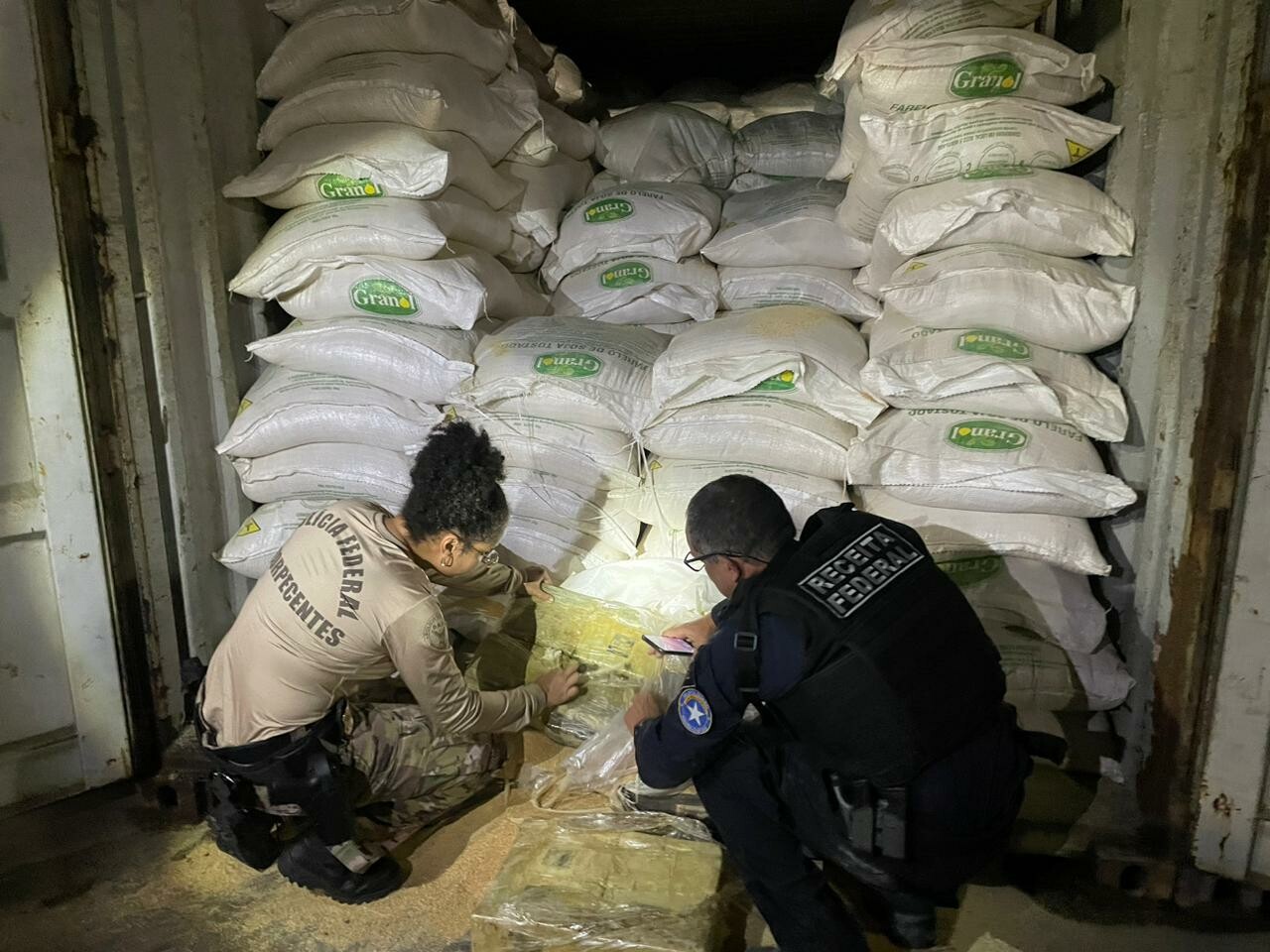 Receita Federal e Polícia Federal realizam apreensão de quase 3 toneladas Cocaína no Porto de Vila do Conde em BarcarenaPA. 2