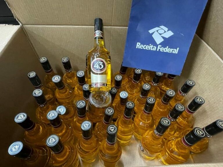 Analistas Tributários da RFB atuam na retenção de quase R 60 mil em carga de bebidas irregulares em PelotasRS 1