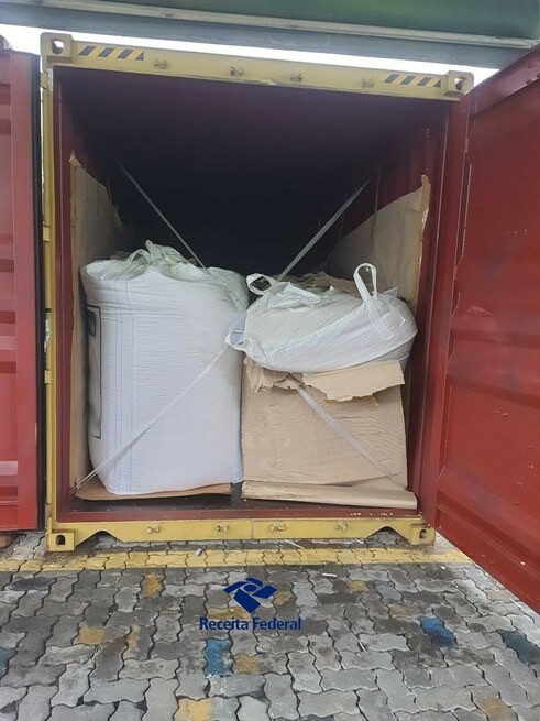 Analistas Tributários da Receita Federal do Brasil atuam na apreensão de 887 Kg de cocaína no Porto de SantosSP 2