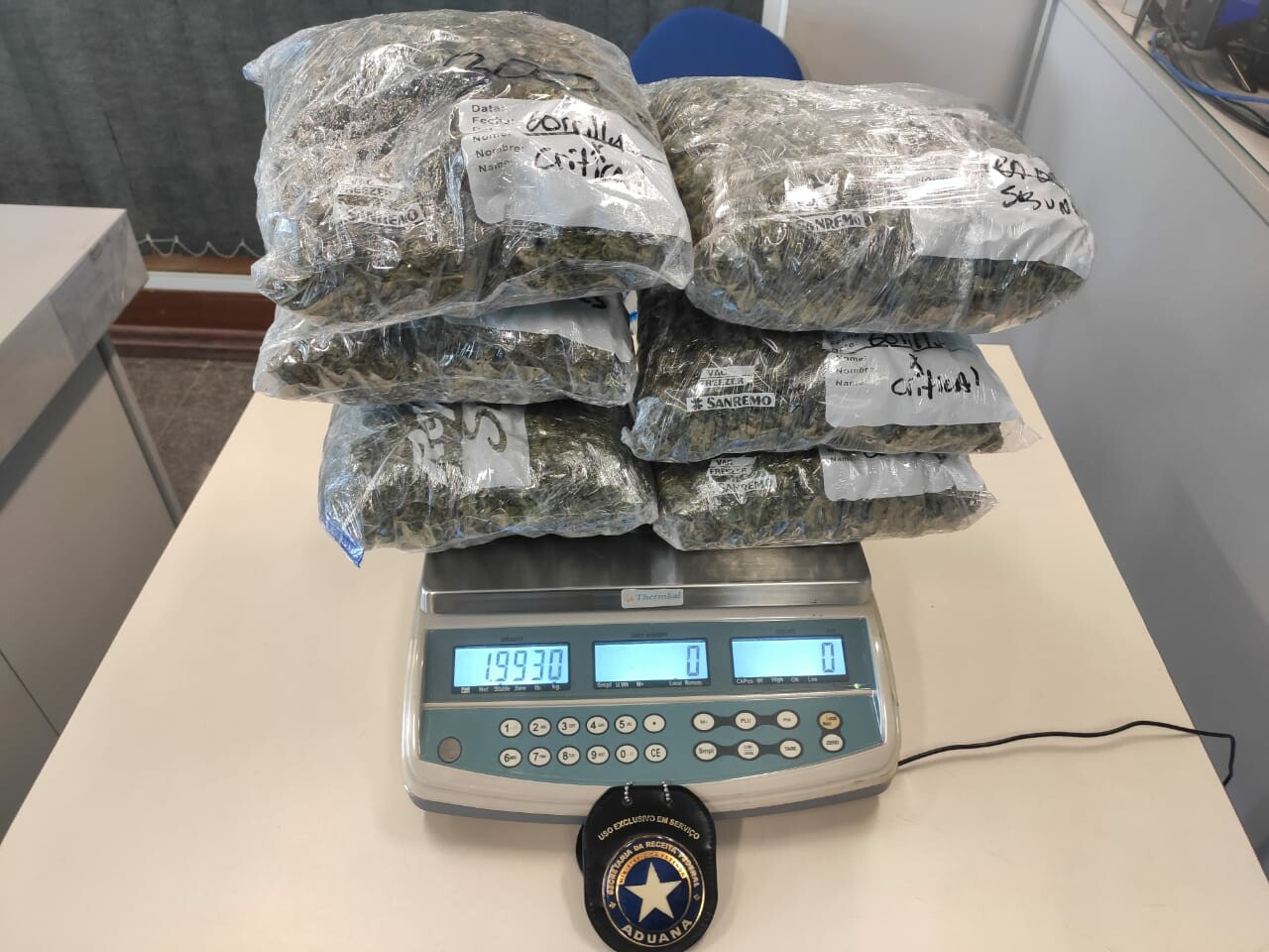 Analistas Tributários da RFB atuam na apreensão de 2kg de skunk na Aduana de ChuíRS e 219kg de agrotóxicos na Ponte Internacional da AmizadePR 3