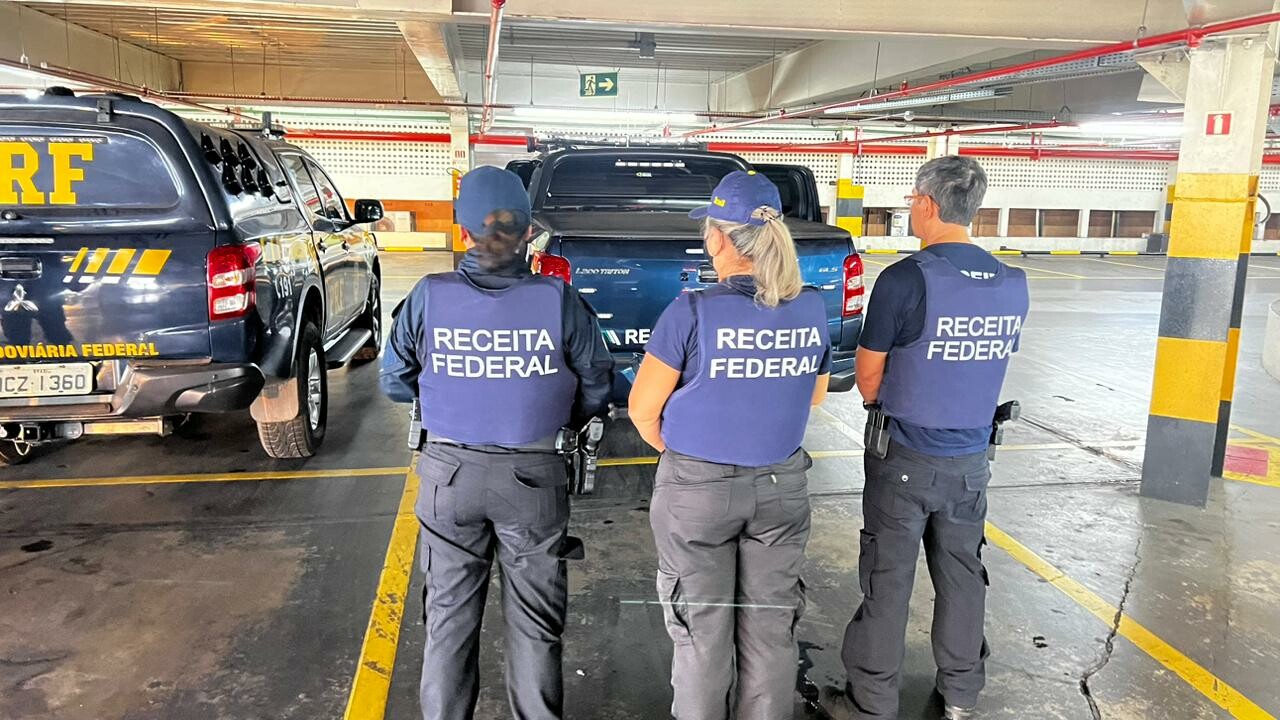 Analistas Tributários da Receita Federal do Brasil atuam na retenção de mais de R25 milhões em mercadorias irregulares em CuiabáMT 1