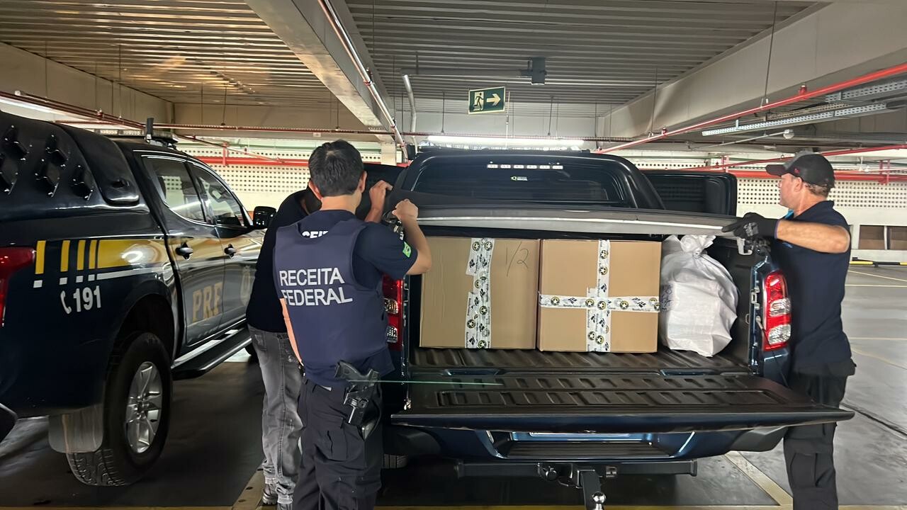 Analistas Tributários da Receita Federal do Brasil atuam na retenção de mais de R25 milhões em mercadorias irregulares em CuiabáMT 2