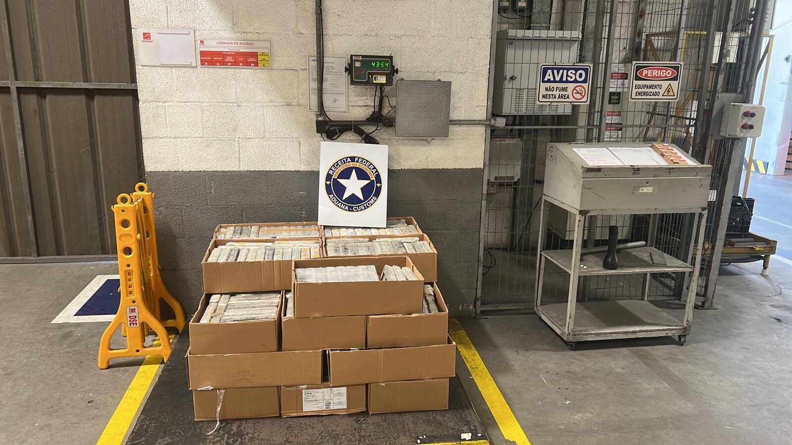Analistas Tributários da Receita Federal do Brasil atuam na apreensão de 430kg de cocaína no Porto de NavegantesSC 3