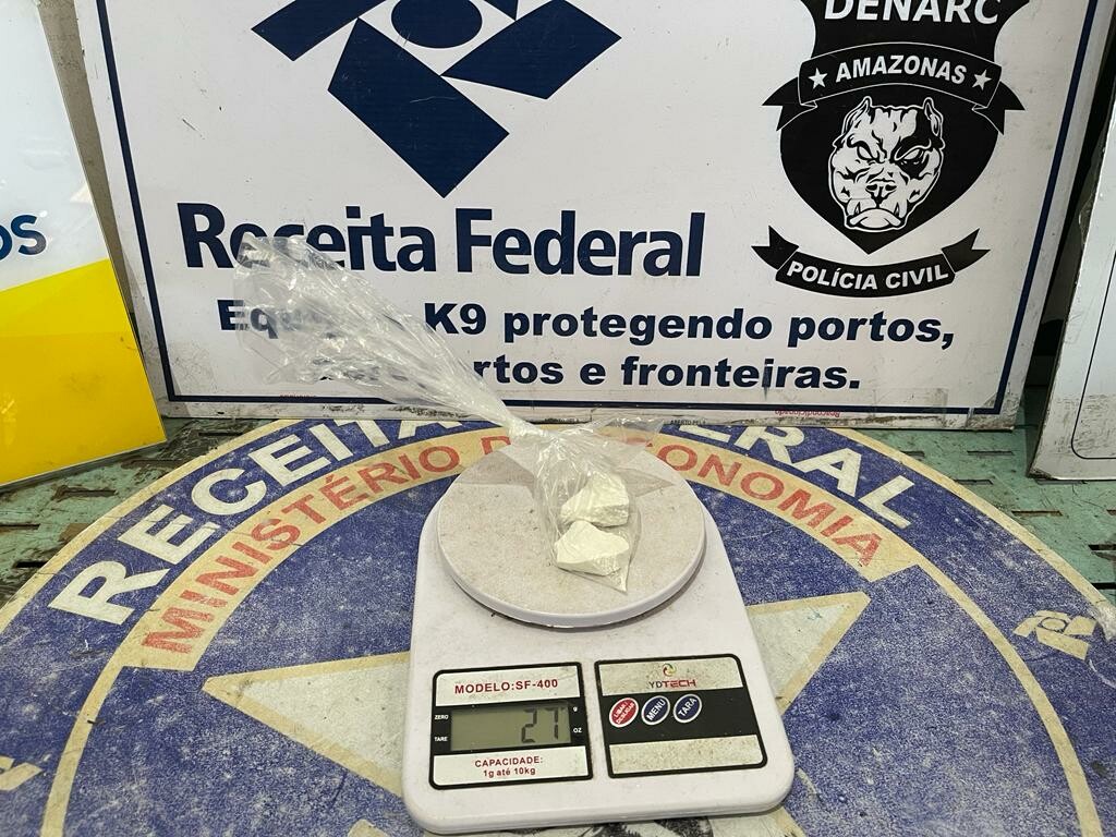 Analistas Tributários atuam na apreensão de cocaína e skunk nos Correios de ManausAM 3