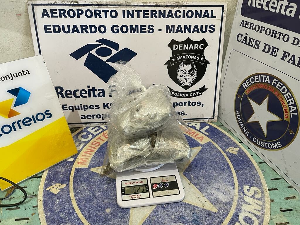 Analistas Tributários atuam na apreensão de cocaína e skunk nos Correios de ManausAM 5