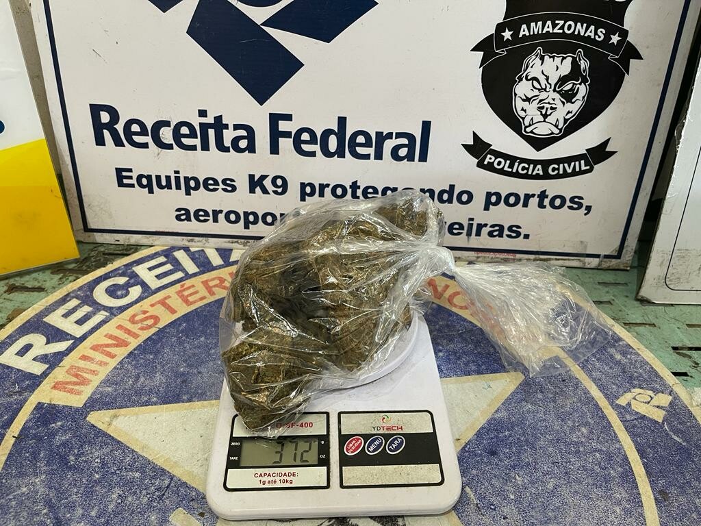 Analistas Tributários atuam na apreensão de cocaína e skunk nos Correios de ManausAM 6