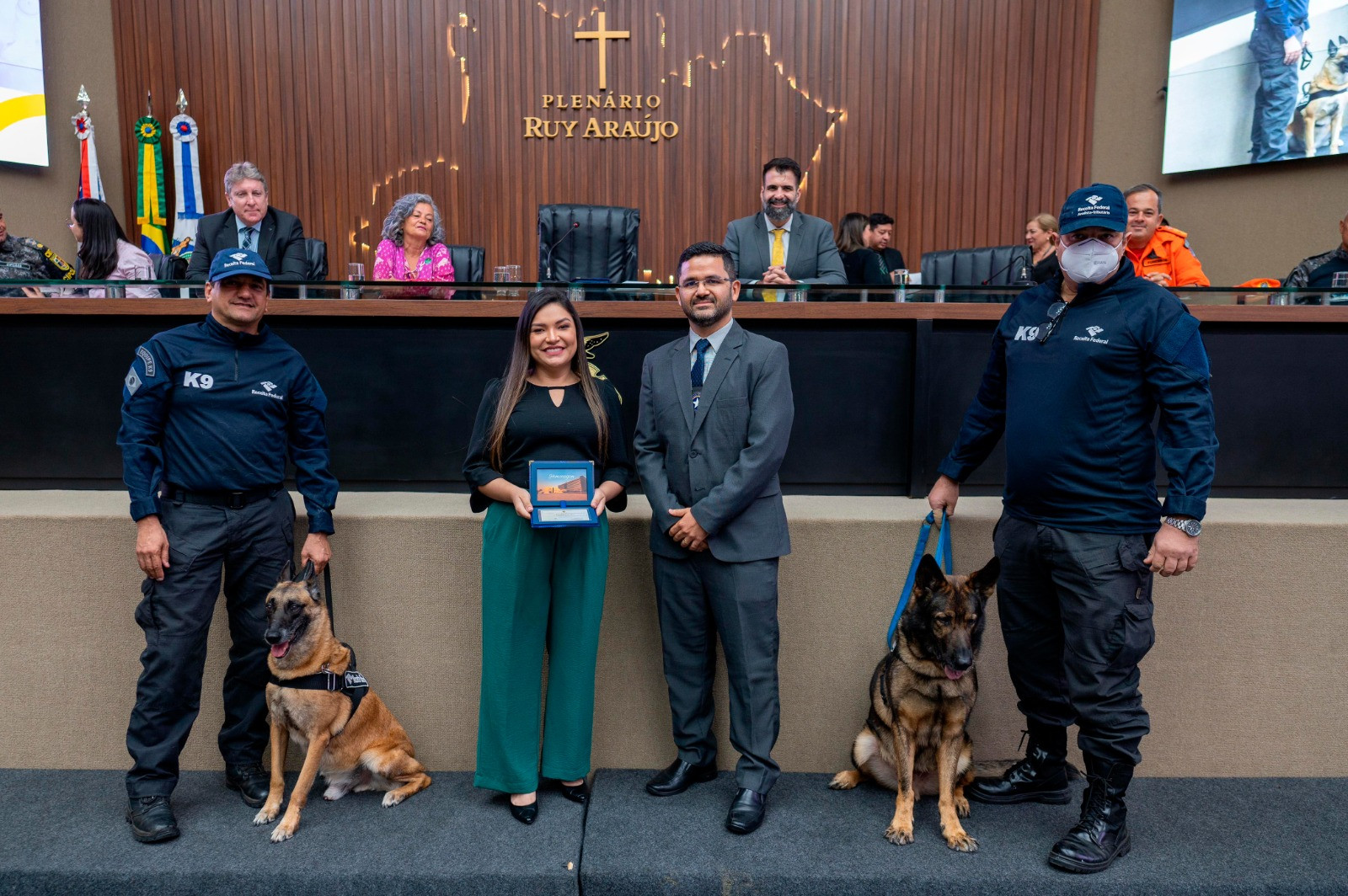 Sindireceita cães de faro RFB Deco e Odin homenagem SITE2