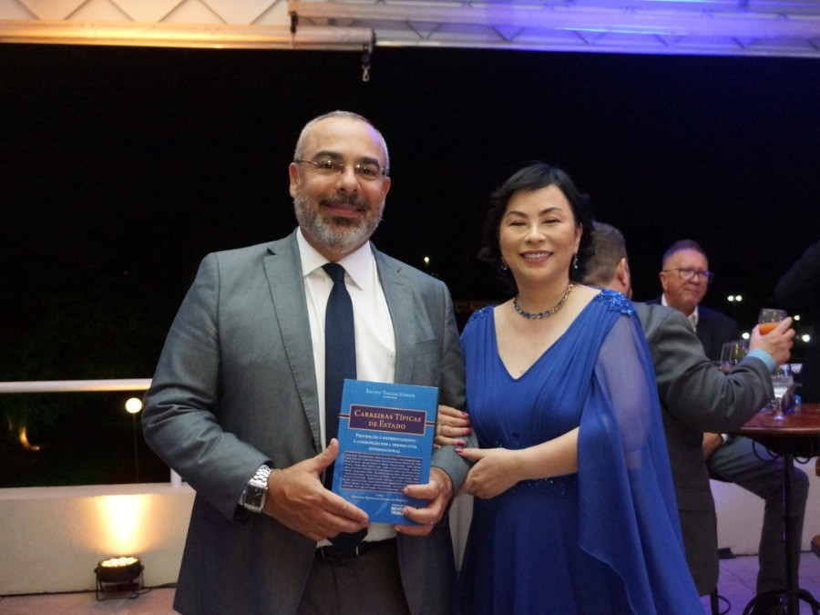 Sindireceita participa de lançamento do livro Carreiras Típicas de Estado, na Embaixada da Espanha