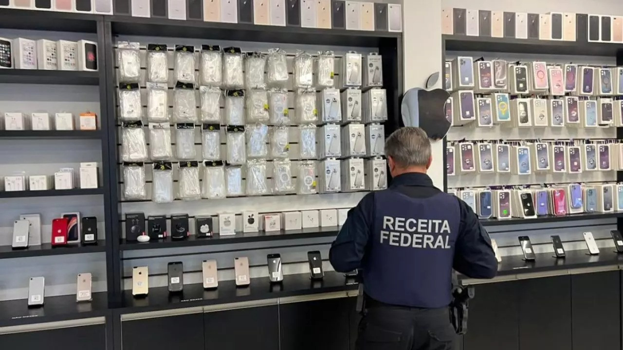 Aduana Analistas Tributários da Receita Federal atuam na retenção de mercadorias irregulares em Santa Catarina e Rio Grande do Sul2