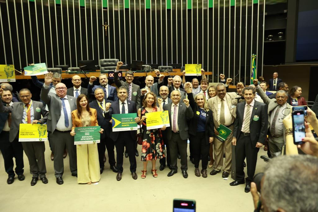 Sindireceita participa de Sessão Solene em homenagem ao Dia do Servidor Público e aos 35 anos do Sindilegis
