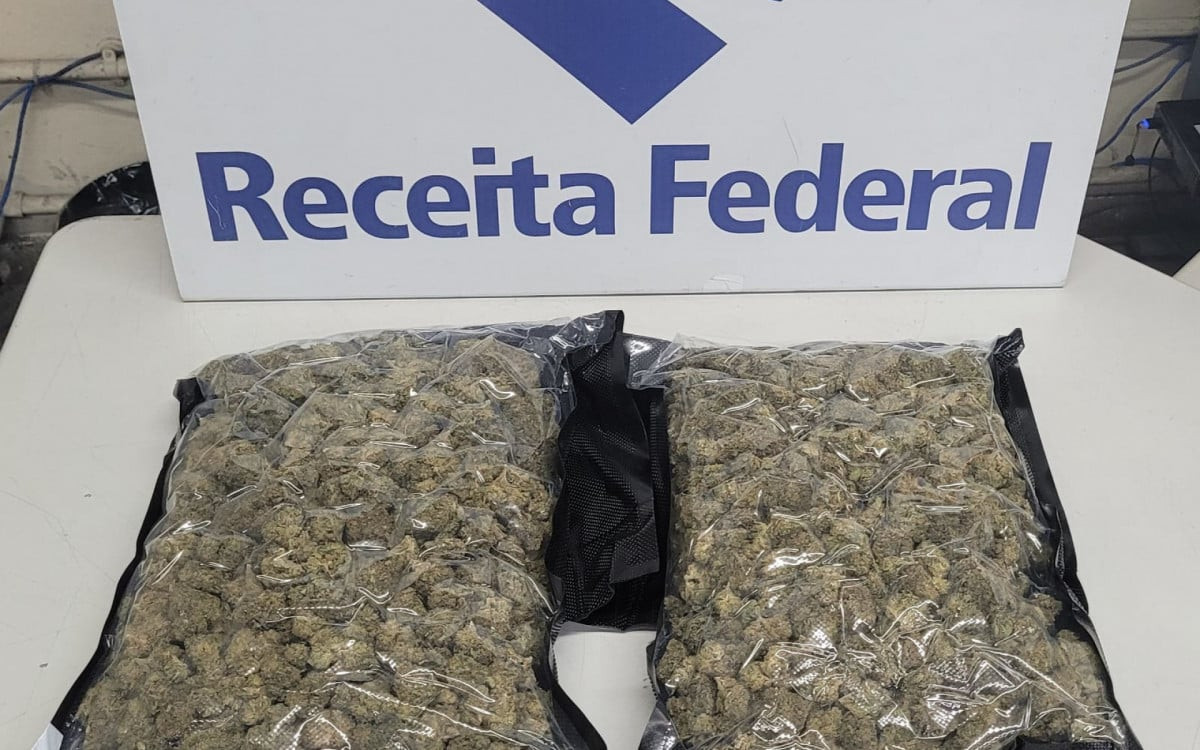 Aduana_Analistas-Tributários_atuam_na_apreensão_de_R74_mil_em_skunk_no_Aeroporto_do_GaleãoRJ.jpg