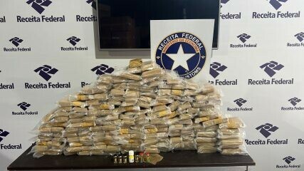 Analistas-Tributários_da_Receita_Federal_do_Brasil_atuam_na_apreensão_de_52kg_de_maconha_e_anabolizantes_em_ChapecóSC_2.jpg
