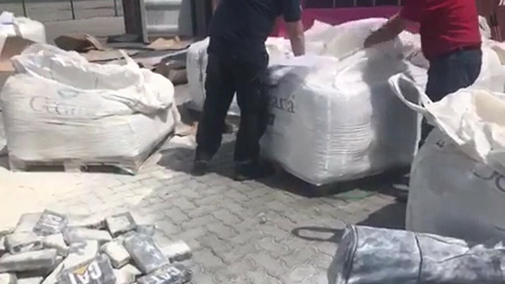 Analistas-Tributários_da_Receita_Federal_do_Brasil_atuam_na_apreensão_de_R_250_milhões_em_cocaína_no_Porto_de_FortalezaCE.jpg
