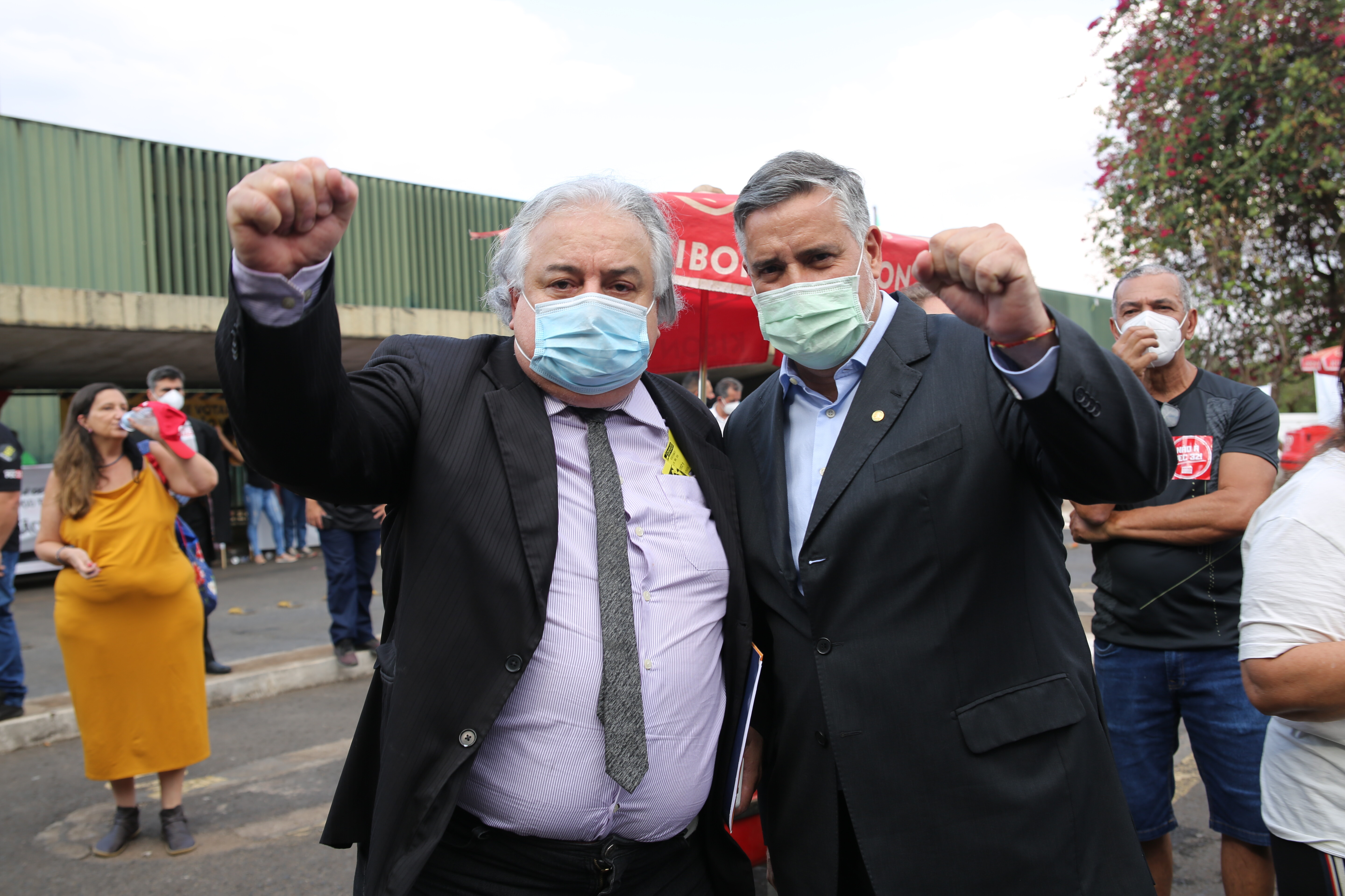 Diretor de Assuntos Parlamentares, Sérgio Castro e o deputado federal Paulo Pimenta (PT/RS)