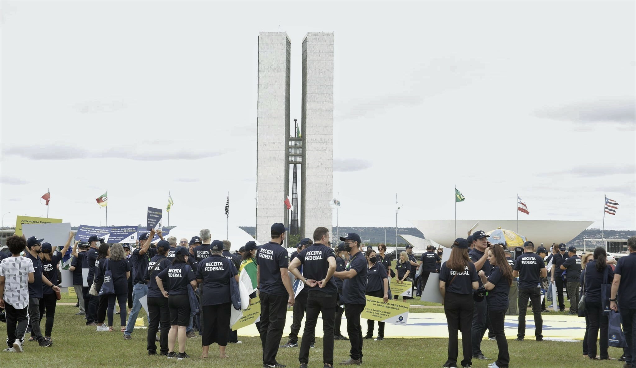 Analistas-Tributários da Receita Federal iniciam Operação Padrão e ampliam mobilizações em favor do cumprimento da Lei nº 13.464 e do reajuste geral para os servidores públicos