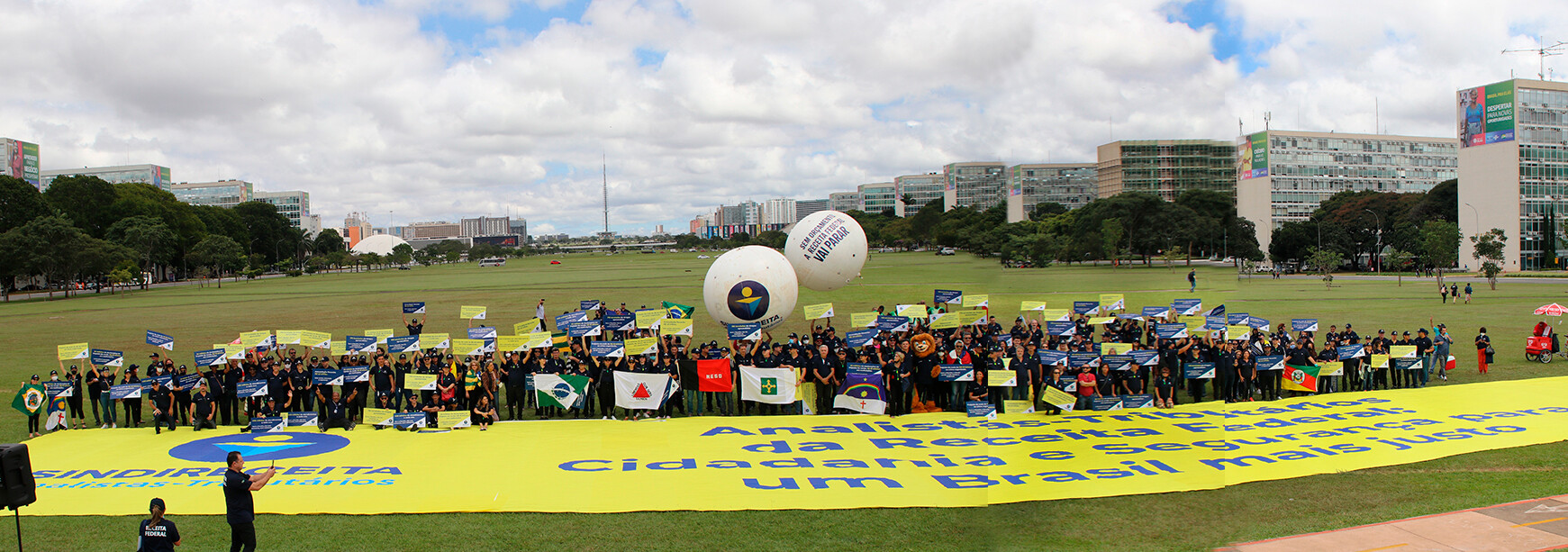 Analistas-Tributários realizam em Brasília/DF marcha em defesa da Receita Federal e em favor da regulamentação do programa de produtividade e eficiência da instituição