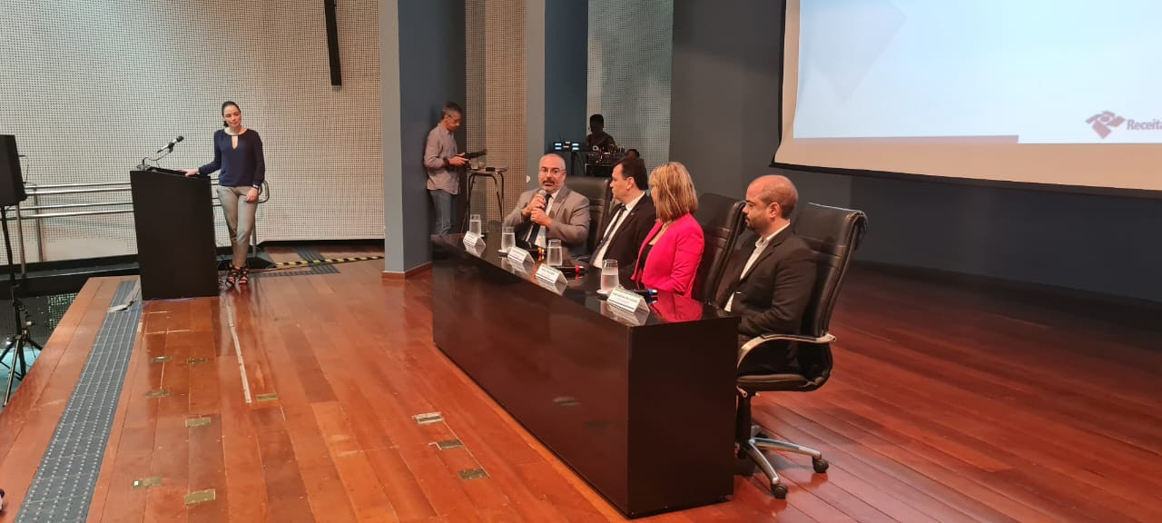 Presidente_do_Sindireceita_participa_de_cerimônia_de_apresentação_dos_novos_Analistas-Tributários_na_8ª_Região_Fiscal_7.jpeg