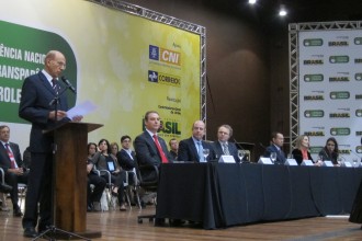 O ministro chefe da CGU Jorge Hage em seu pronunciamento para abertura do evento 330x220
