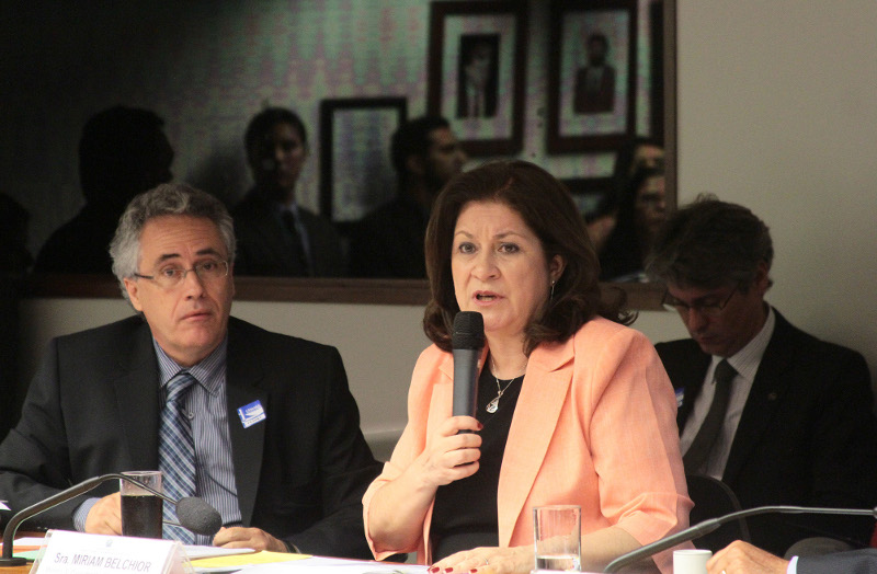 A ministra do Planejamento,  Míriam Belchior ressaltou que a convocação de mais 375 Analistas-Tributários está prevista no Orçamento de 2014. 