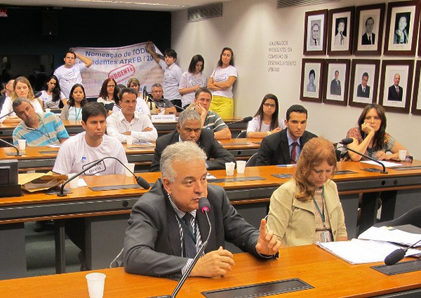 O diretor do Sindireceita, Sérgio de Castro, também criticou a demora na convocação dos excedentes e lembrou que foi o próprio governo que criou essa expectativa junto aos aprovados ao convocar os excedentes de auditores-fiscais