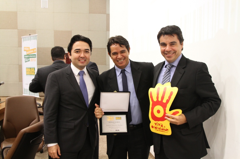 Foto: Secretário-executivo do CNCP, Rodolfo Tamanaha, delegado sindical adjunto do Sindireceita em Manaus/AM, Moisés Hoyos e o presidente do CNCP, Flávio Caetano 