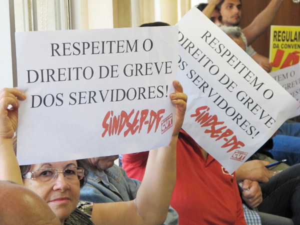 Servidos públicos defendem o direito constitucional de greve