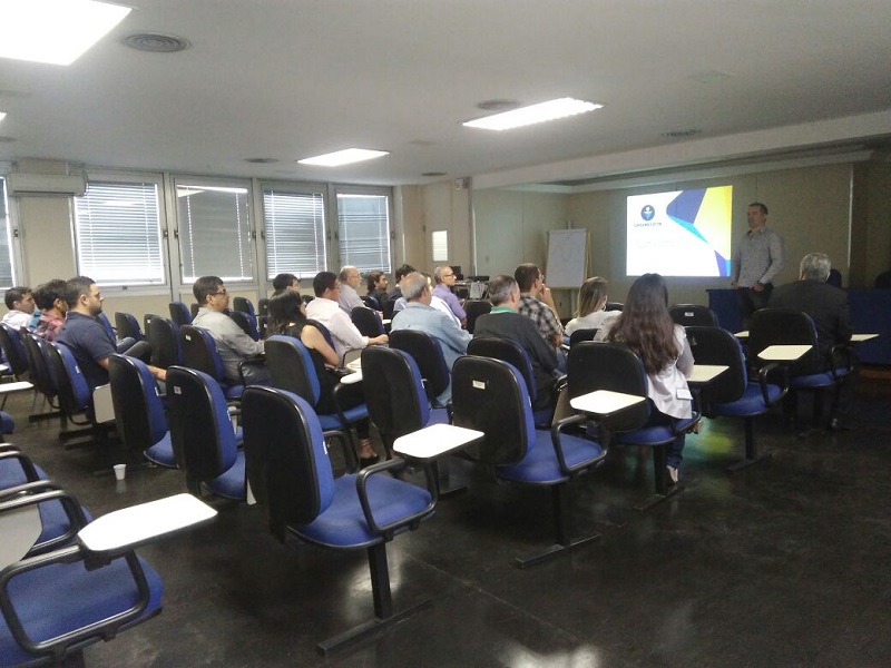 Diretor de Defesa Profissional do Sindireceita ministra palestra em assembleia da DS Niterói/RJ