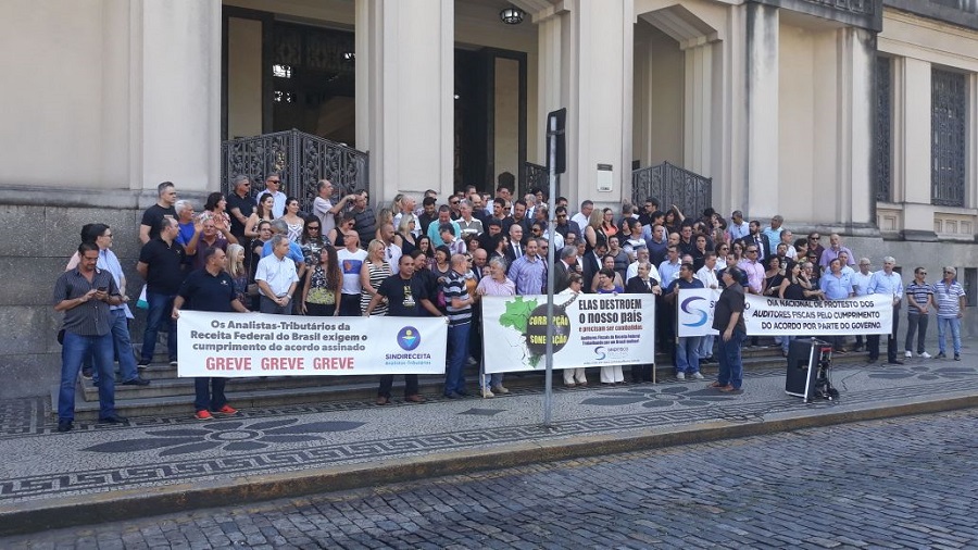Analistas e Auditores em greve Santos.2