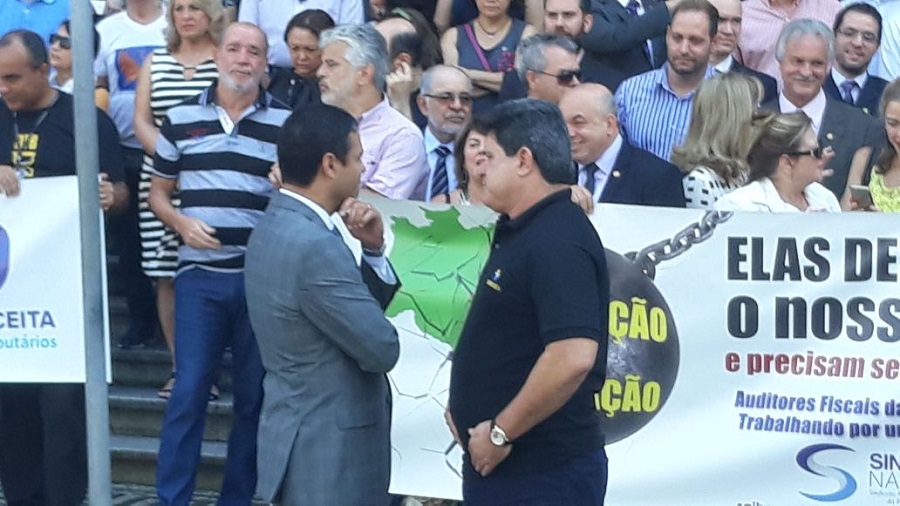 Analistas e Auditores em greve Santos.3