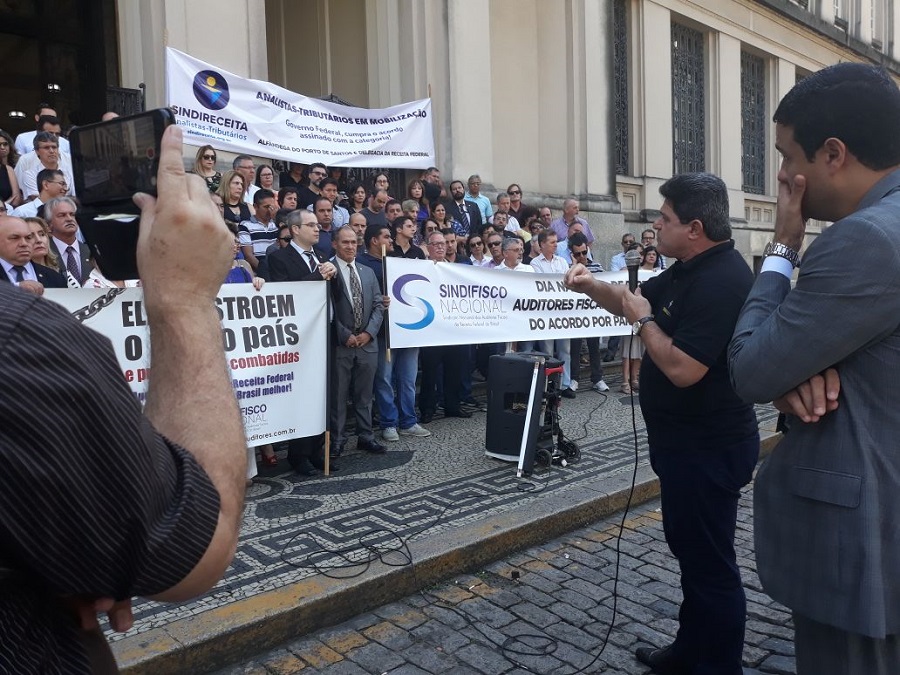 Analistas e Auditores em greve Santos.4