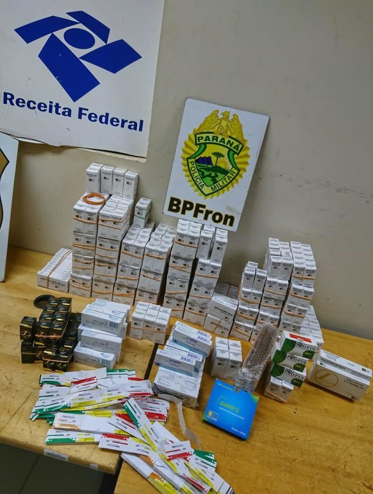 Analistas Tribut rios da RFB participam da reten o de cigarros anabolizantes e medicamentos na Ponte Internacional da Amizade 3