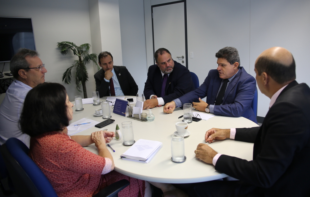 Sindireceita debate temas de interesse da categoria em reunião com representantes da RFB, em Brasília/DF