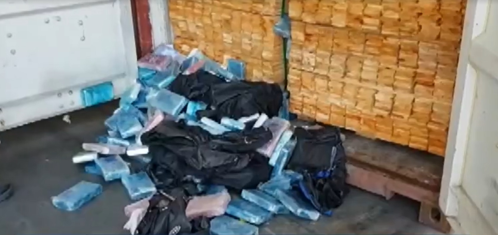 Analistas-Tributários atuam na apreensão de 230 kg de cocaína no Porto de Paranaguá/PR