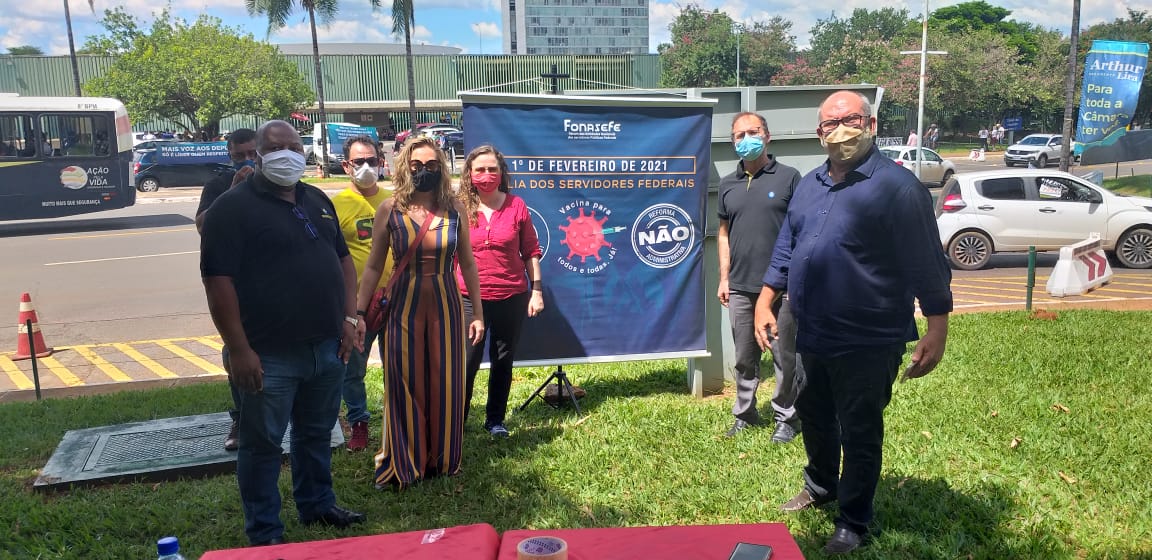 Sindireceita participa do Dia Nacional de Luta e da entrega de documento aos candidatos à presidência da Câmara dos Deputados